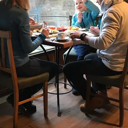 Naraca Cave House Bed & Breakfast