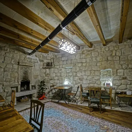 Naraca Cave House