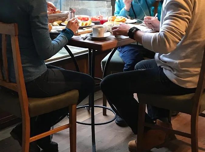 Naraca Cave House Bed & Breakfast